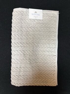 Matouk Seville Hand Towel 20x32”Marble Color Loose Braid Pattern 100% Cotton NWT
